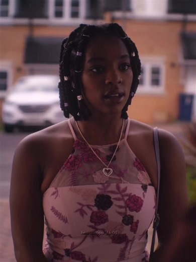 Dealing with Mommy Issues: Heartstopper Darcy's Struggle