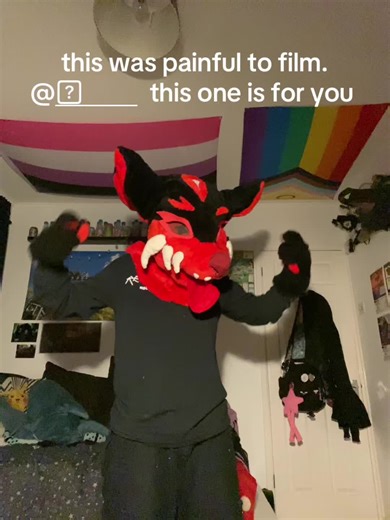 @￶ ⠀ ⠀ ⠀ why the fuck is my fursuit so wonky bru #youreinsaneyoureinpain #furry #mpreg #corny #67
