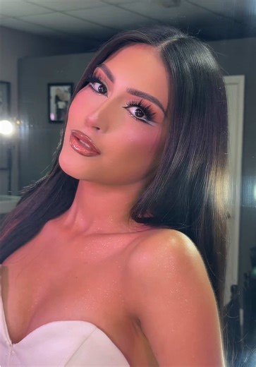 Iniciamos el año con la primer clase privada 1-1 maestra yo @Elviramua_llc alumno David Anthony makeup modelo @Alexia Chavez ♡ #clase #mua #houstonmua #makeupideas #makeup