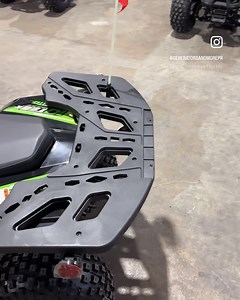 🎅🎁 ¡Regala Aventura con el Four Track 10Ten RXR Junior Quad Bike de Generators & More! 🏍️🌟 Descubre el emocionante mundo off-road con el 10Ten 110cc RXR, el primer cuatriciclo de cuatro ruedas en la increíble línea 10Ten. Potenciado por el renombrado motor YX110, el RXR es perfecto para los jóvenes amantes de la aventura. ¡Automático con reversa para más diversión! 💫 Características Destacadas: - Transmisión Automática con Reversa, fácil y divertida de manejar. - Frenos de Disco Triple para