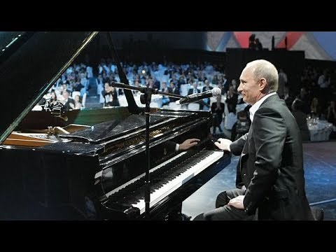 Putin gra Mazurka Dąbrowskiego. BRAWO!