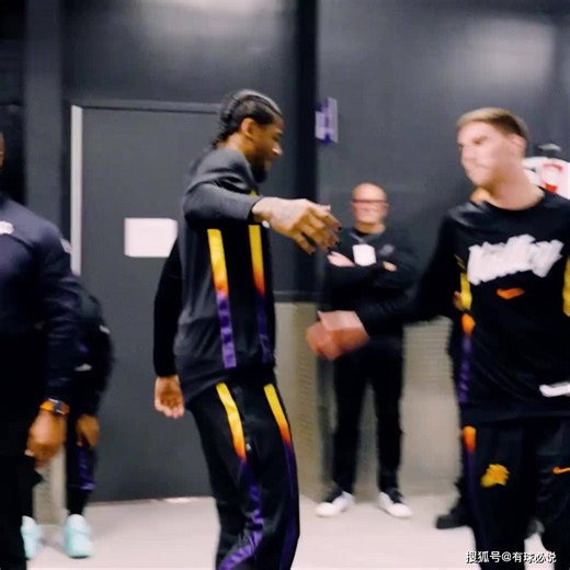 杰伦·格林复出了！对76人首节已经得到4分！