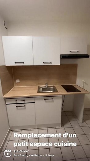 Travaux Rénovation mise en place d’une petite cuisine, dépose complete et pose de meubles bas et haut, pose du plan de travail et sa crédence, joint d’étanchéité, pose de la hotte plaque electrique et de l’evier #travaux #chantier #renovation #reno #cuisine #meuble #plandetravail #crédence #joint #silicone #hotte #plaque #evier 🏡👷🏻‍♂️🪛🛠
