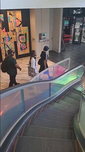 心斎橋ビッグステップ変わり種エスカレーター下り