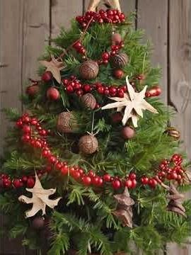 DIY Rustic Christmas Tree with Natural Ornaments for a Warm Holiday Vibe #rusticchristmas