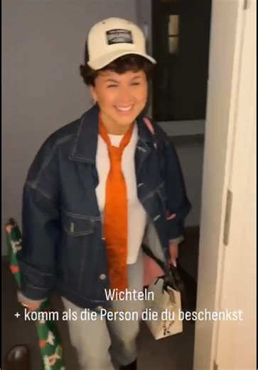 POV : Man wichtelt und kommt als die Person verkleidet die man beschenkt 😂🎁 #fyp #fürdich #foryou #friends #freunde @Victoria @taroschnaro @Connel @lisa marie @Marou @Lena