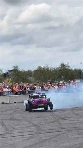 The Mini wheelie machine of Liam Doran is coming to Mondello Park next Sunday 🇮🇪 He’s bringing his twin Hayabusa-engined Autograss Mini Cooper for its first ever Irish appearance 💨 And if @evenflow325 joins him on track… who knows what madness we’ll see 🙈 Be there at Mondello Park to find out ⏳ Limited spectator tickets available now at lzworldtour.com or via the link in bio 🎟️ #lzworldtour #adamlz #lzmfg #driftgames #tirestreets #kanseiwheels #drifthq #griotsgarage #simhq @tirestreets @gri