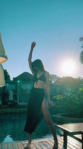 Casual Poolside Look: Stylish Swimwear Inspiration