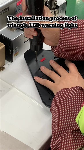 Automatic Screwdriver for Triangle LED Light Assembly