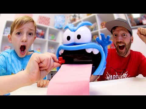 Father & Son PLAY GOBBLE MONSTER! / Don't Get Eaten!