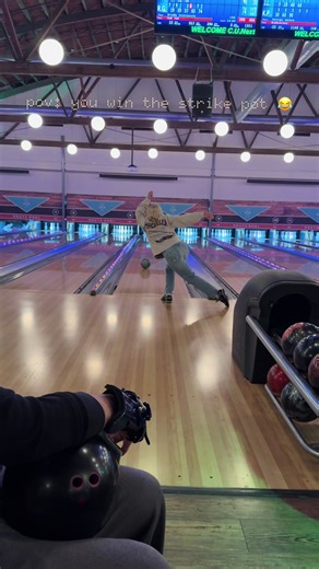 Winning the Strike Pot in Bowling for the First Time! 😂