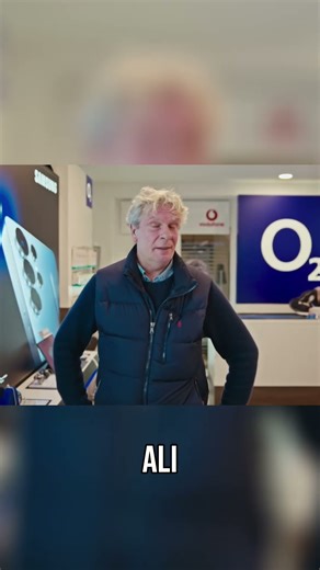 Ali hilft im O2 Shop mit Homespot #shorts