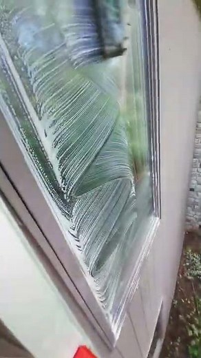 Window Cleaning on a Ladder - The Best Way To Clean Windows