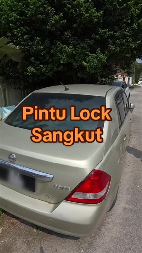 Pintu Lock kereta tiba-tiba tak boleh buka sebab lama tak pakai dah tersangkut . #bukalock #nissanlatio #semenyih #terkunci #masalahkereta
