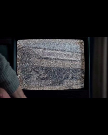 Booking Agent Info on Instagram: "Ben Affleck (@benaffleckkofficial), Matt LeBlanc (@mleblanc), Jennifer Aniston (@jenniferaniston), and Jason Alexander (@jalexander1959) team up for Dunkin’s (@dunkin) Super Bowl LX spot, a ‘90s sitcom-style roast of Affleck’s latest “creative vision.” After popping in a VHS labeled “Network Pilot ’95 v3,” Affleck begs for “reactions, thoughts, love, affection,” pitching it as “monster cringe… golden cringe.” Dunkin’ + Affleck has basically become a Big Game fra