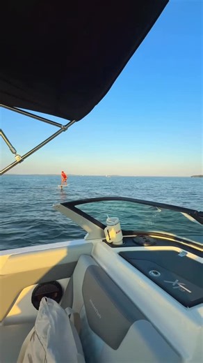 Kayla Ruedebusch | Foil, Surf, Skim & Wakeboard on Instagram: "Figure 8 to 4th roller -> around the boat to 1st roller • • • • • •#wakesurfing #surfing #mastercraft2025 #wakelife #lakelife #lakeladieswear #oneill #explorepage #explore #jackpinewakesurf #redlinewatersports #playonthewater #stickybumps #missionoutdoor #bubblrpartner #bubblrlover #bubblr#oneoneswim #kwiktrip #kwikstar #followwake #ronixwake #ronixwakeboards"