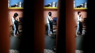 Istri Jalang Diam-diam Bertemu Tetangga Untuk Bercinta Dalam Video Seks Desi