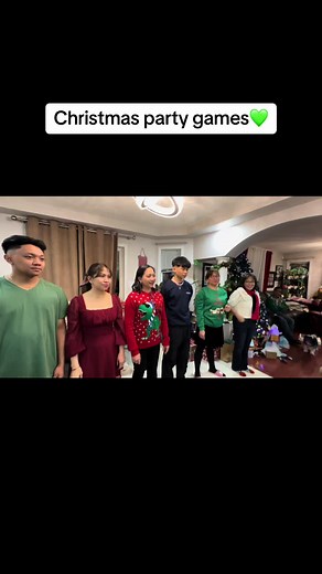 Simon says!!!Merry Christmas to all!💚❤️🎄#familychristmasgame2023