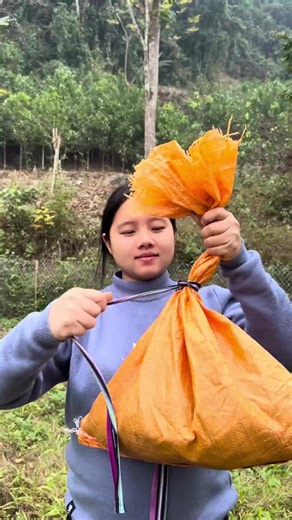 How to tie a sack hacks bushcraft outdoors shorts #survivaltips #lifeskills #survival #viralvideo #fyp foryou