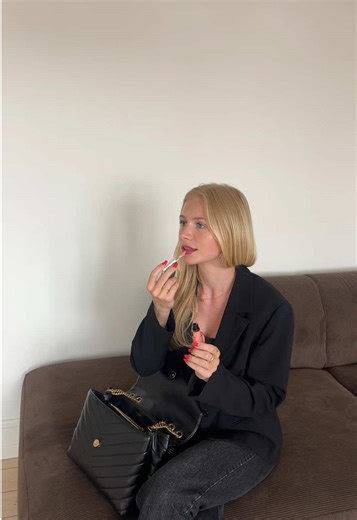 L’Oréal Paris Lip Oils Review: Plump Your Lips!