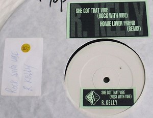 R. Kelly - She Got That Vibe (Rock With Vibe) / Homie Lover Friend (Remix)