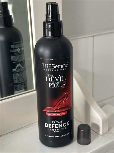An extraordinary transformation with the Special Edition Heat Protectant Spray from @TRESemme ✨🔥 Offering up to 230°C heat protection for sleek, healthy-looking hair. #TRESidents #TRESidentsProtect #Ad