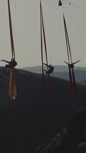 Wow 😮 These aerial dancers took part in a routine 1,000ft (305m) in the air as the sun rose in the Lake District 🌄 bbc.in/3iVAGtu | BBC North East