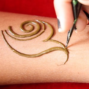 359K views · 6.9K reactions | Fascinating arabic mehndi tutorial step by step! | Amisha Arts | Facebook