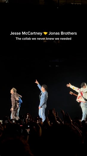 37K views · 1.2K reactions | Did anyone else go crazy when this song played on Radio Disney?!  Listen to “Beautiful Soul” by Jesse McCartney on the #Disney2000s playlist. https://open.spotify.com/playlist/2isc1DEprQUy58szbtCb1N | Hollywood Records | Facebook