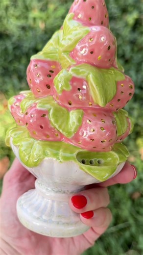 As a professional garden-vase-maker 🤩 which one would you choose? All of our ceramic sculptures are handmade in the US using traditional ceramic techniques. We just dropped a big batch of limited edition and one of a kind ceramics for you! All with a higher function 🌳