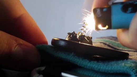 Enlever un antivol pour vêtement