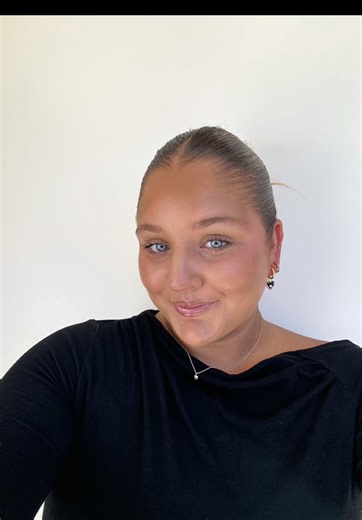 Had the BIGGEST confidence boost after visiting the lovely @spraysbysarah First time spray tan, done ✔️ Had me nice and bronzed for my @soulsocialsstudios launch event 🖤