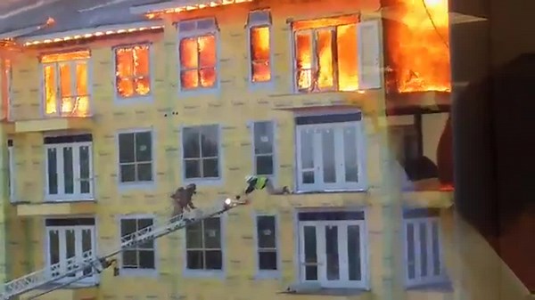 Incredible video shows construction worker's dramatic rescue from burning Houston building