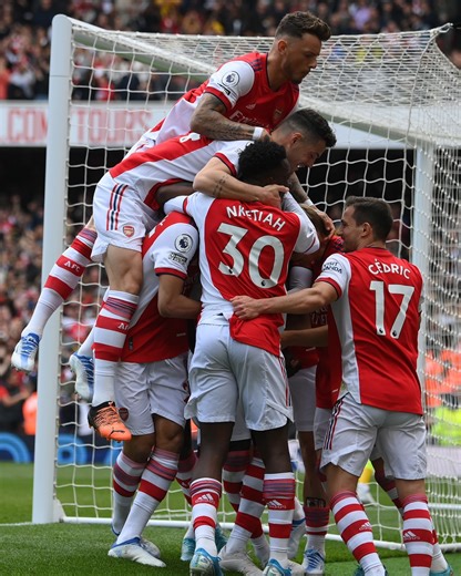The very best touchline reactions 👊 Enjoy Bench Cam from our emphatic 3-1 victory over Man Utd back in 2022 🍿 | Arsenal