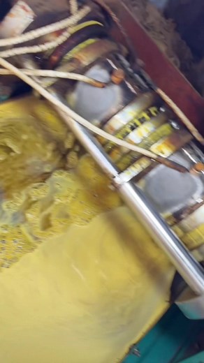 This is the customer site of the rapeseed spiral oil press. The equipment adopts efficient spiral pressing, with adjustable speed and a pressing rate of 98%. The all steel structure is corrosion-resistant, equipped with automatic temperature control to maintain optimal oil temperature, improve oil quality, and has an efficient filtration system to extend equipment service life. Simple operation, intelligent touch control, one click start, easy cleaning, three-step completion of feeding, pressing