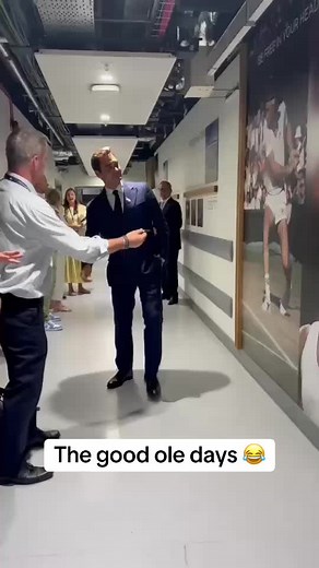 Roger Federer came by to autograph himself 😎 #wimbledon #tennis #federer