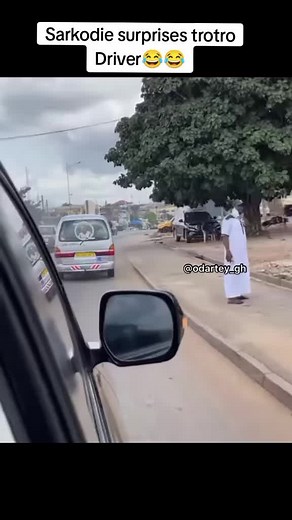 Sarkodie Surprises Trotro Driver with Throwback Songs