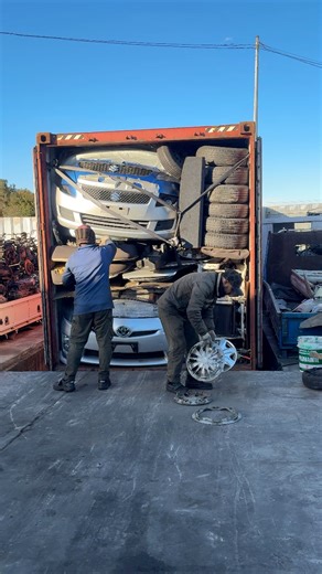 Loading up auto parts container | Auto parts.com