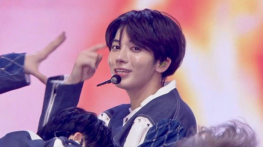 【中韩字幕｜TXT】二巡安可场《Angel or Devil》“在天使和恶魔两个之中 我的脑海里进行着激烈的斗争 请你对我作出判决吧”