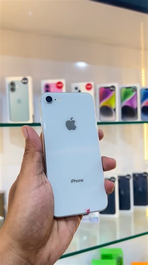 PUSAT HANDPHONE SECOND SIDOARJO on Instagram: "Review iPhone 8 di tahun 2026. Dulu harganya mahal banget, sekarang cuma 1 jutaan saja?! bisa dipake buat download aplikasi apa aja sih? #iphone8 #iphonemurah #apple #jawatimur #fyp"