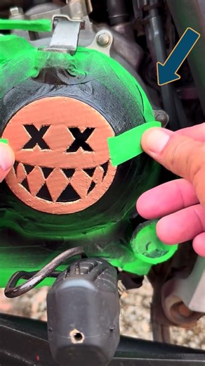 Crazy DIY Motorcycle Engine Paint Job 🔥 Black Base + White Sticker Art 🎭 Nice Trick! | Part 1 🤠🤑