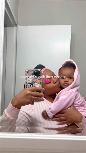 bath routine w/ babygirl🩷🫧 #bathroutine #firsttimemom #babygirl #youngmom #nighttimeroutine