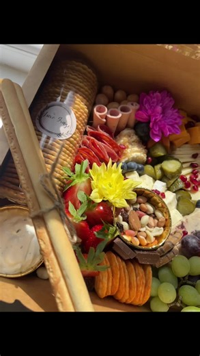 Who doesnt love a good colourful Charcuterie Box 😍 #Picnic #GrazeBox #Spring #PicnicIdeas #CheeseBox #CheeseLover #Hummus #Food #SpicyHummus #Chocolate #Summer #WestYorkshire