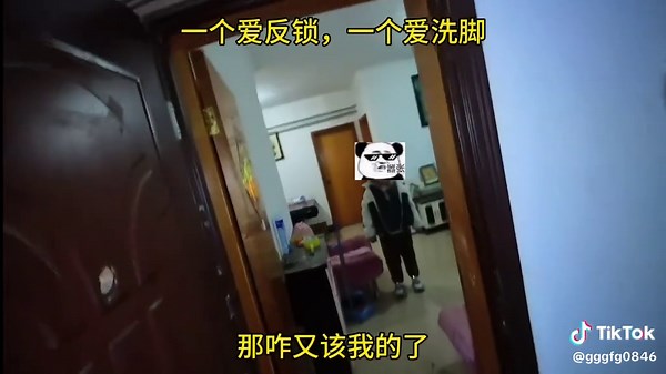 放假的熊孩子是真不老实，屡教不改。#开锁#放假#意想不到的结局 #指纹锁#专业的事情交给专业人去做