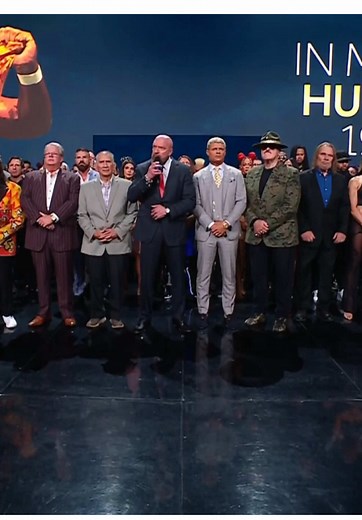 10 Bell Salute for Hulk Hogan on Smackdown