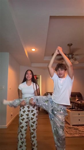 opening up them legs #fyp #dance #fy #blowthisup #pjs | leg