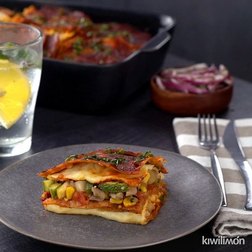 Lleva todo el sabor de un delicioso PASTEL AZTECA hasta tu mesa, ¡una opción rendidora y repleta de deliciosas VERDURAS! No esperes más y prepáralo. Receta: https://bit.ly/36OinQN | kiwilimón