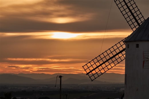 Jean-Louis Aubert : de son moulin d'Eure-et-Loire à sa cabane en bord de mer, les fabuleuses demeures de l'artiste