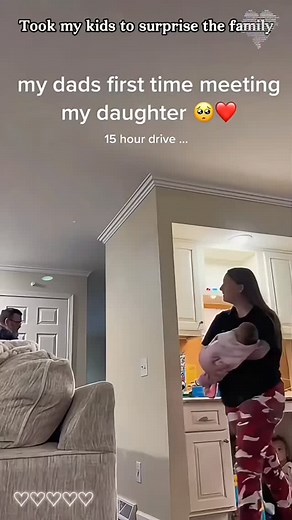 The most emotional reunions, I have ever seen 🥹❤️#surprise #emotional #emotionalmoments #Love #reunion #family | Surprise Returning
