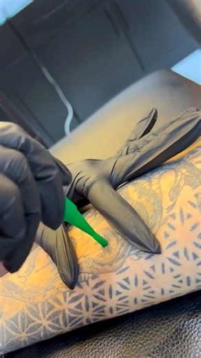 𝚂𝚝𝚎𝚟𝚎𝚗 𝙲. 𝙼𝚊𝚛𝚝𝚒𝚗𝚎𝚣 on Instagram: "I can still feel it🫣 #explore #explorepage #tattooartist #tattoo #tatted #tattooideas #viral #tattoos"